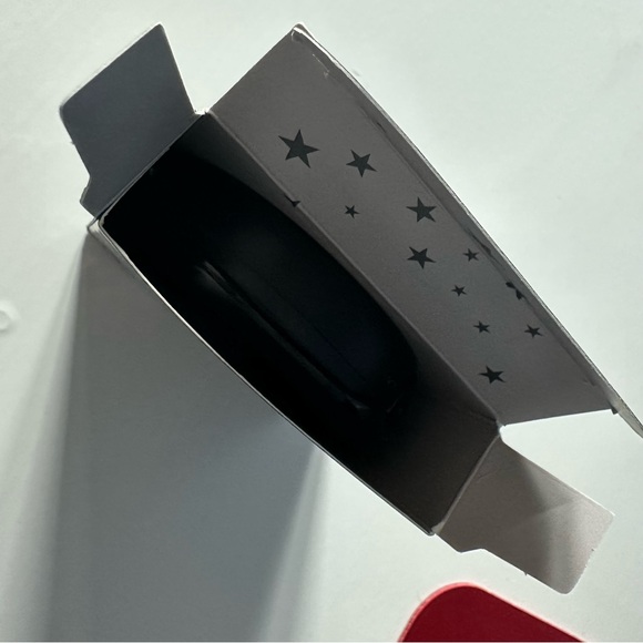 3/$12❤️ Kat Von D KVD lock-it finishing powder in shade fair - Picture 3 of 5